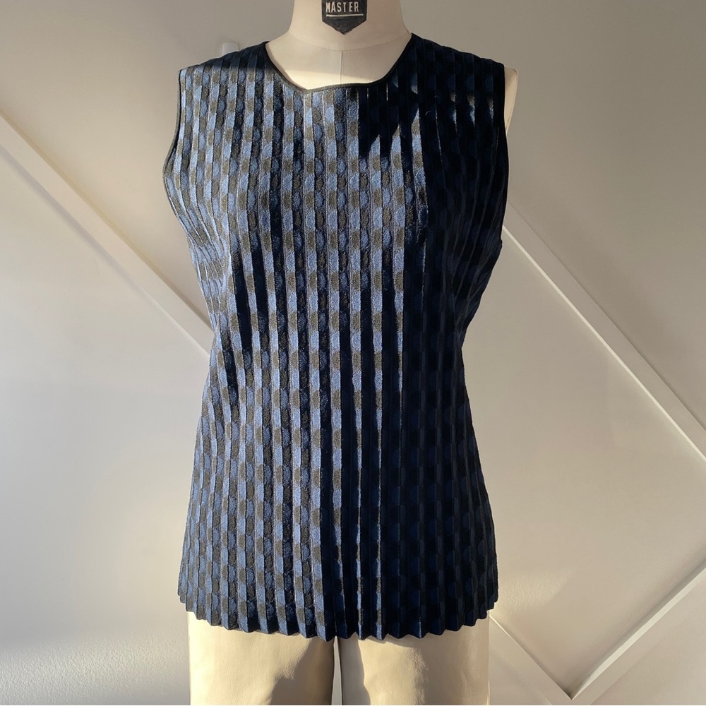 Akris Punto Pleated Polka Dot Sleeveless Top 12 | Luxury | Minimalist Chic